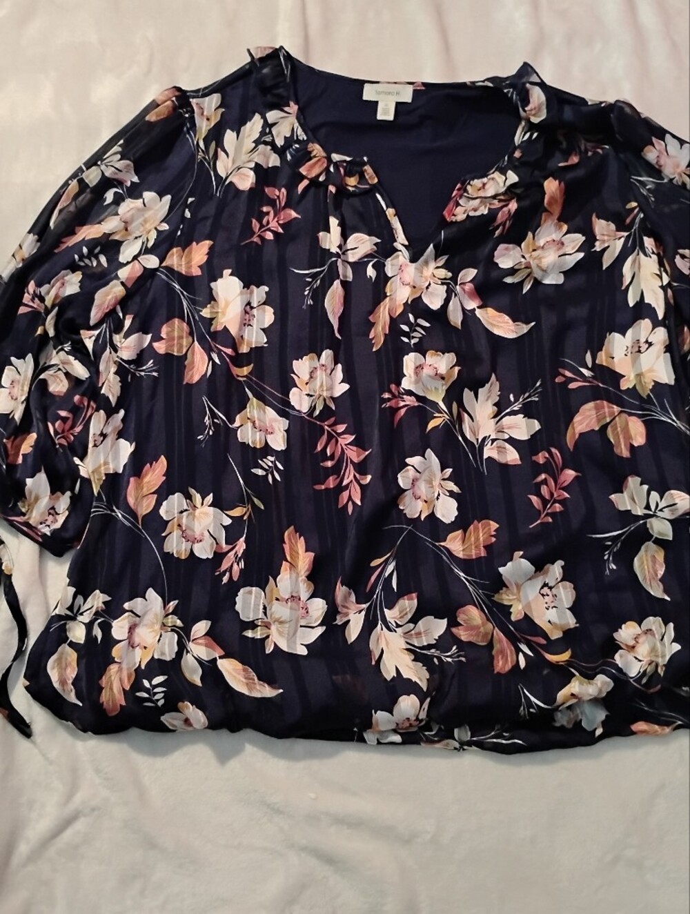Tamera Women's Floral V-Neck Blouse - Navy and Blush